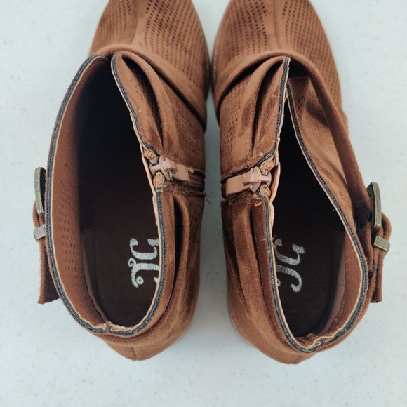 JC Womens Reggi Block Heel Perforated Ankle Bootie Side Zip Camel Sz 9 - Picture 7 of 9